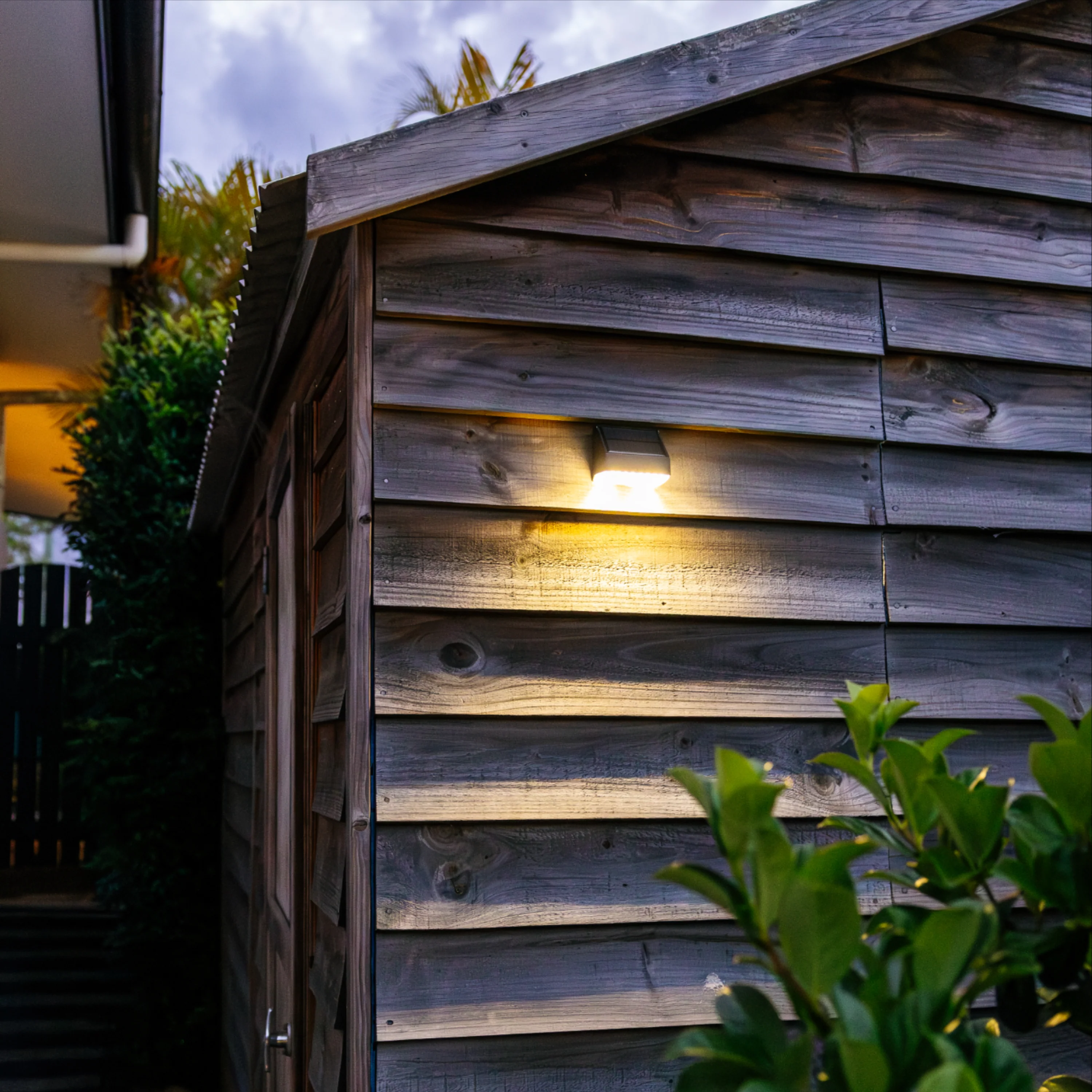 Compact Solar Floodlight | Motion Sensor | 20LED | OVERWATCH - Image 4