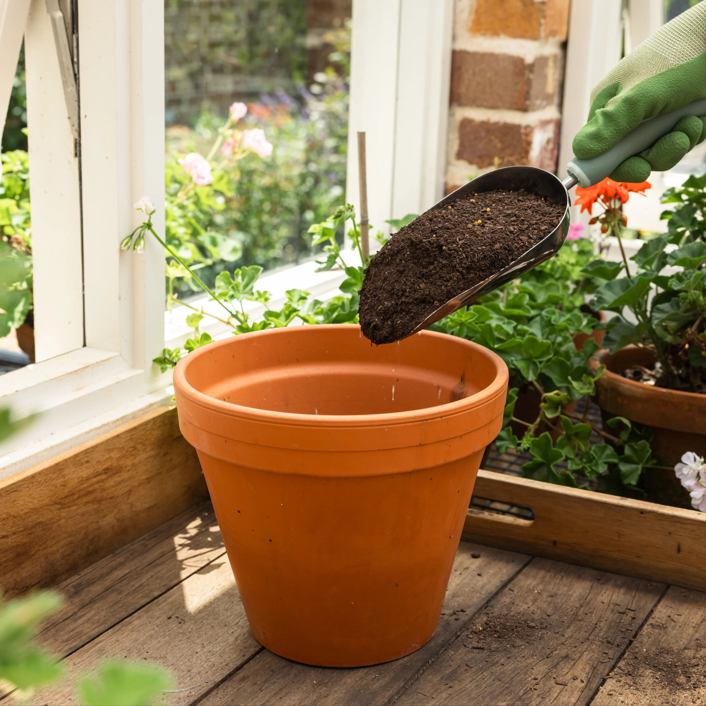 Large Potting Scoop - Image 3