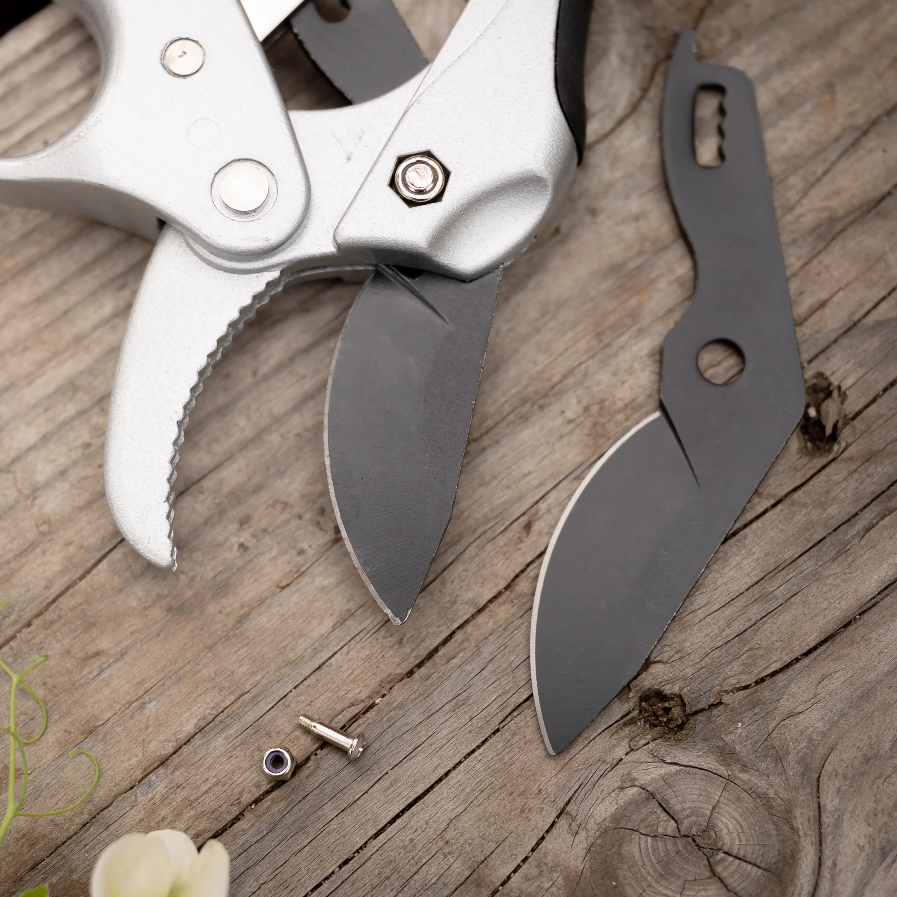 Ratchet Pruners - Replacement Blade & Screw Nut - Image 3