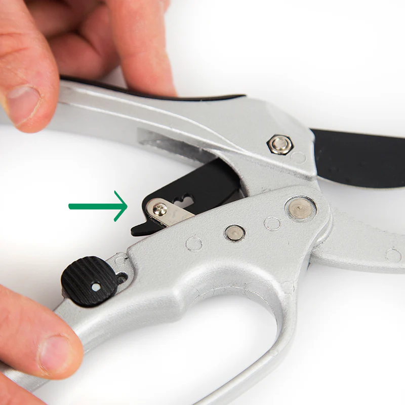 Ratchet Pruners - Screw and Lock Nut - Image 4