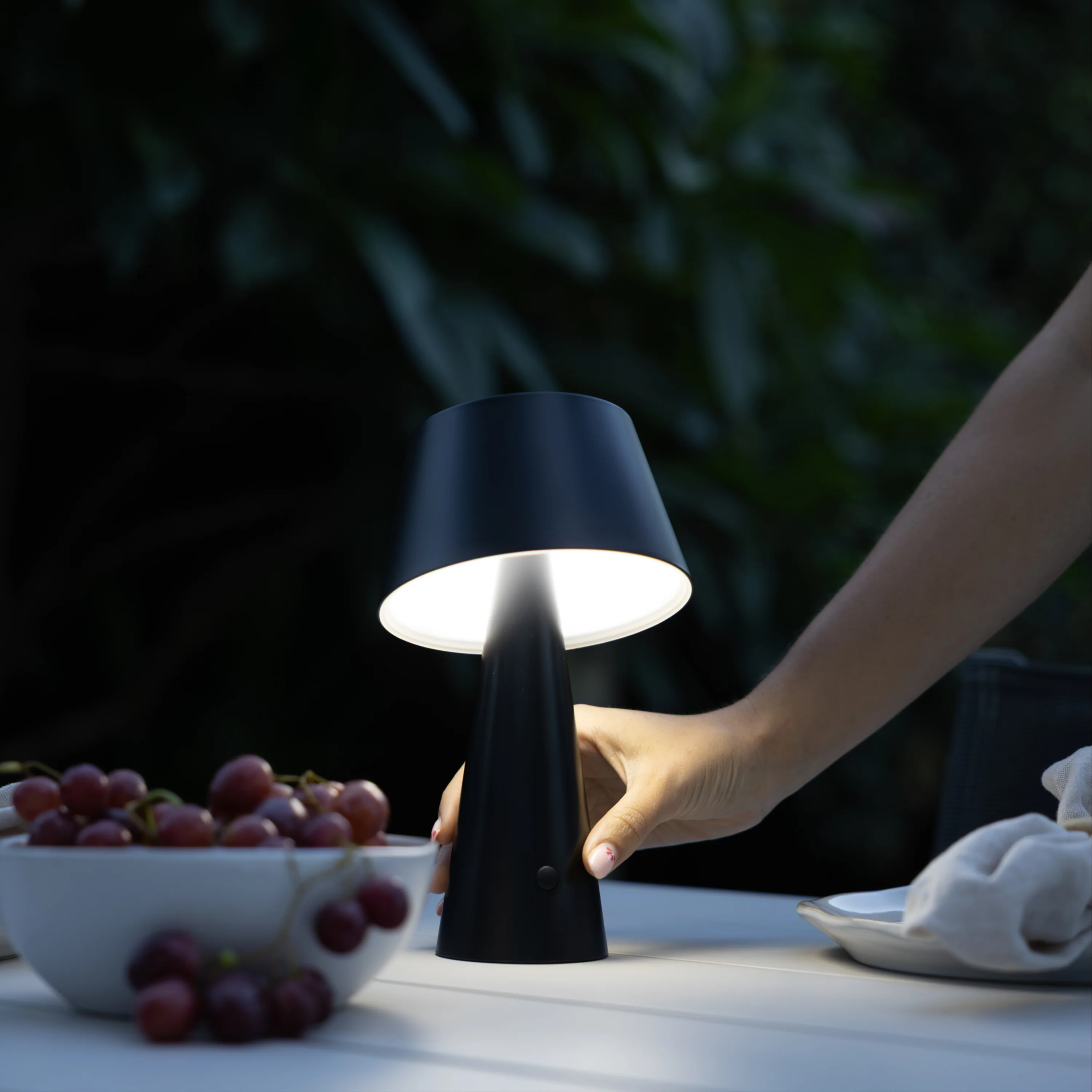 Indoor Outdoor Solar Table Lamp | Cool White | OBLIQUE - Image 3