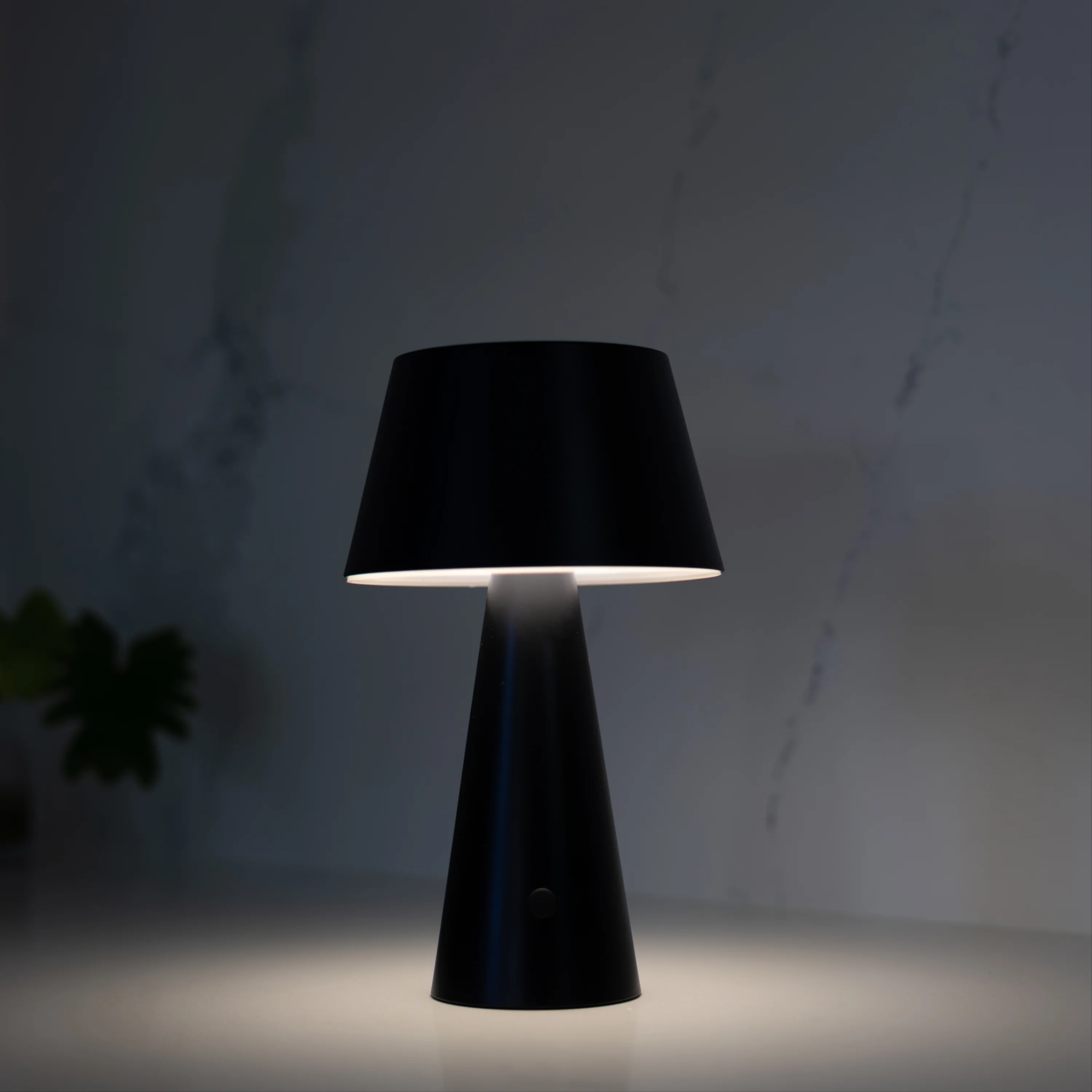 Indoor Outdoor Solar Table Lamp | Cool White | OBLIQUE - Image 4