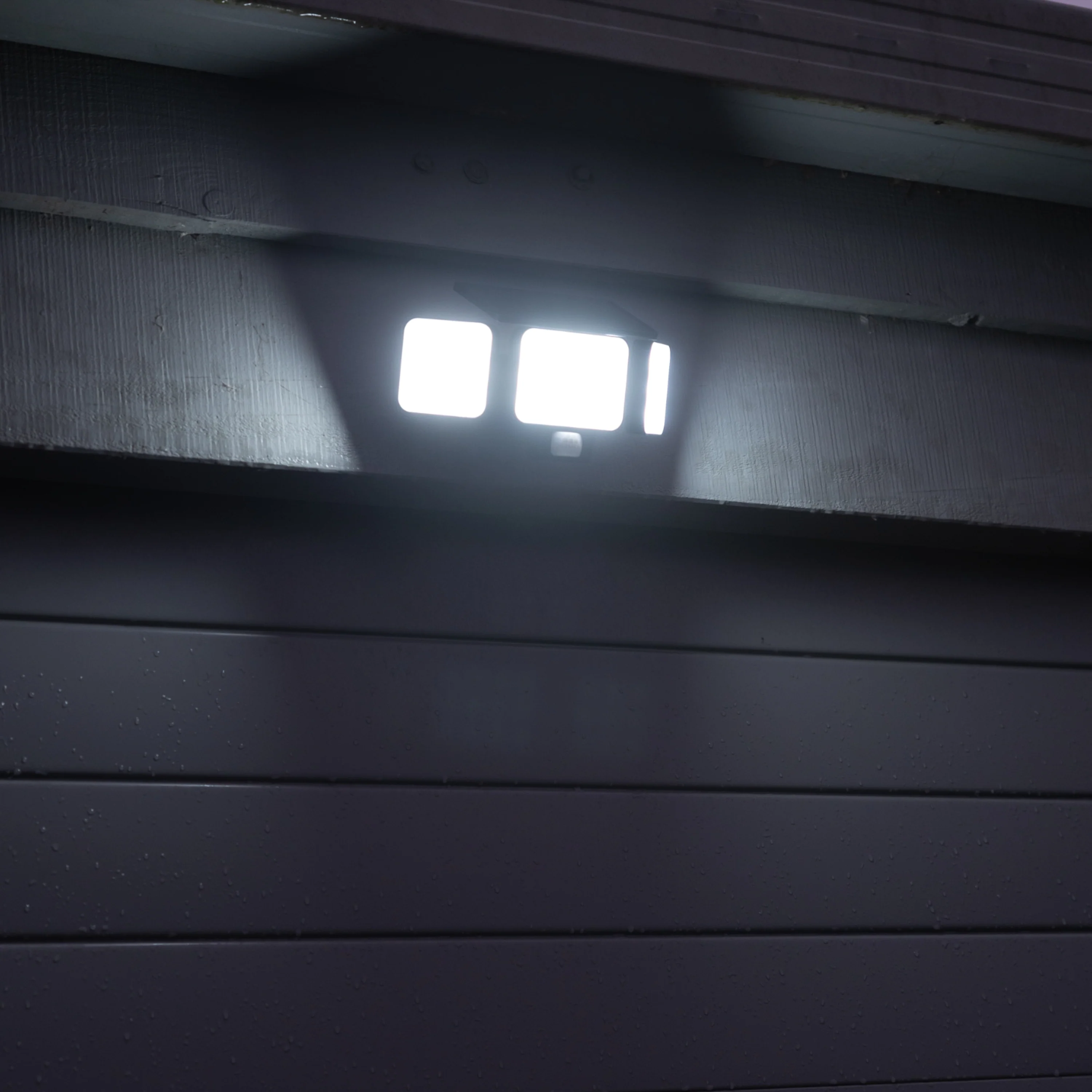 Solar Motion Sensor Floodlight | Adjustable Panels | GUARDIAN - Image 4
