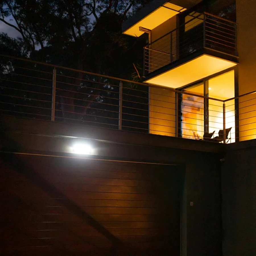 Solar Security Floodlight | Motion Sensor | 80LED | PARAMOUNT - Image 4