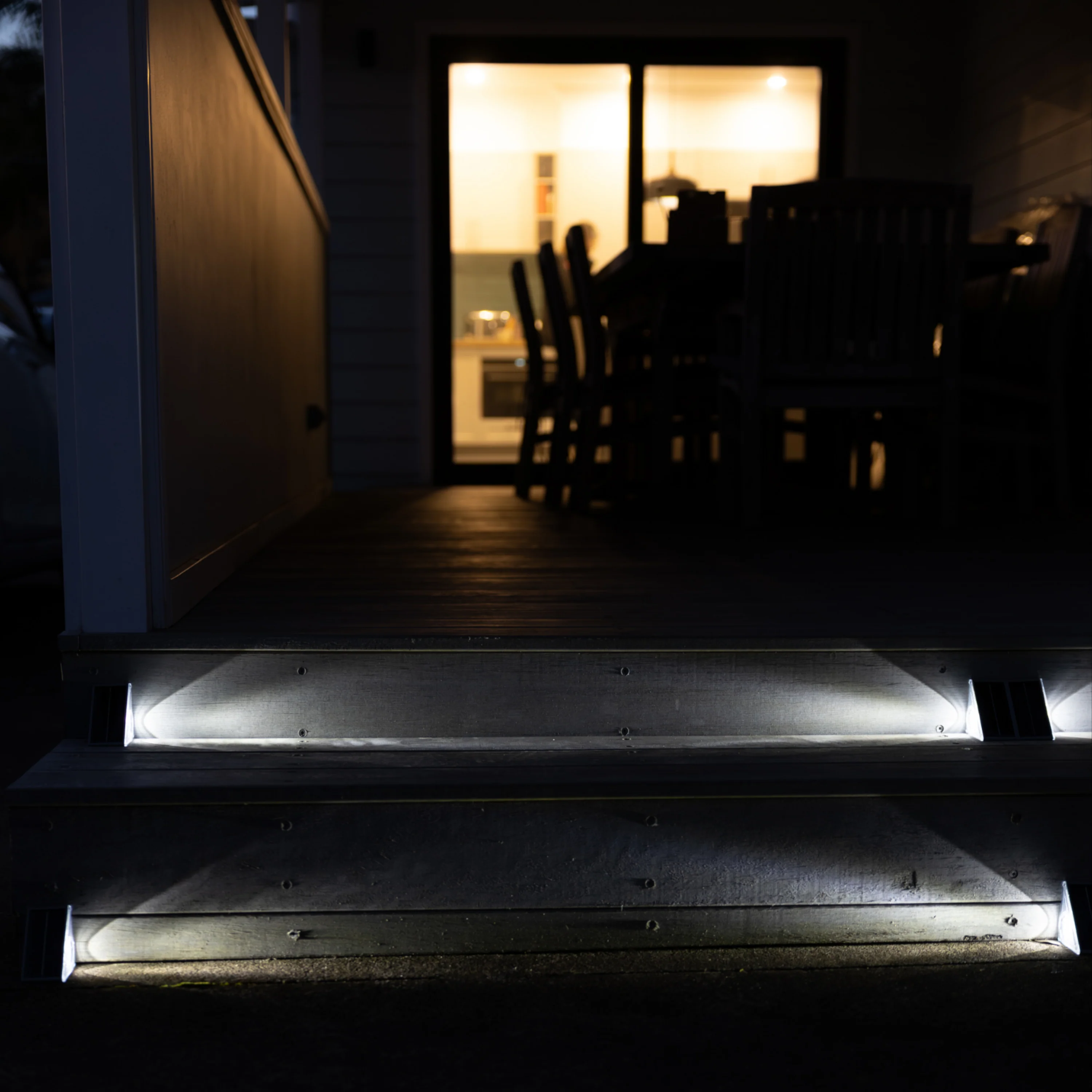 Solar Corner Step Light | Multi-coloured | 2 PACK | TRIANGLE - Image 4
