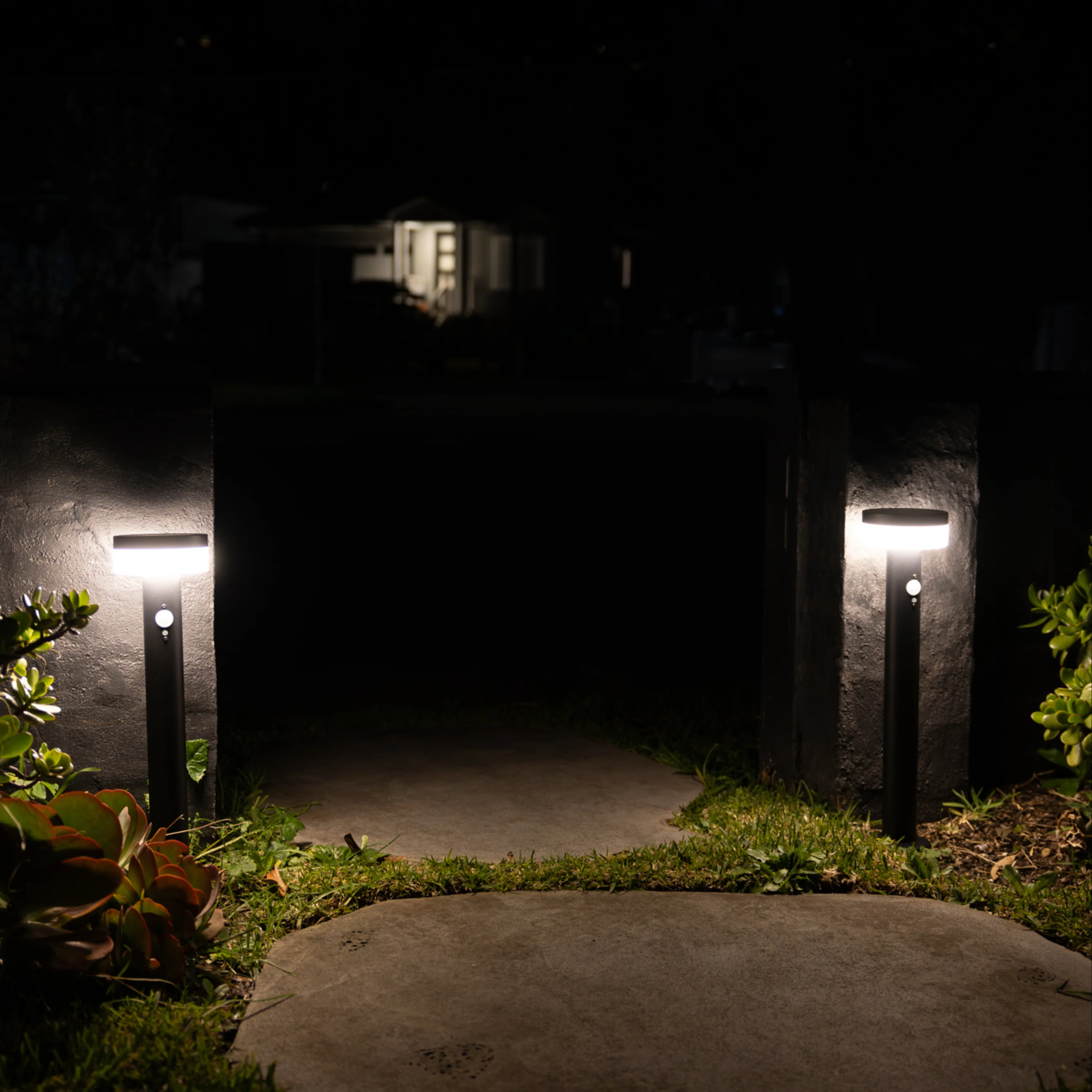 Black Stainless Steel Solar Bollard | Motion Sensor | MIDNIGHT - Image 3