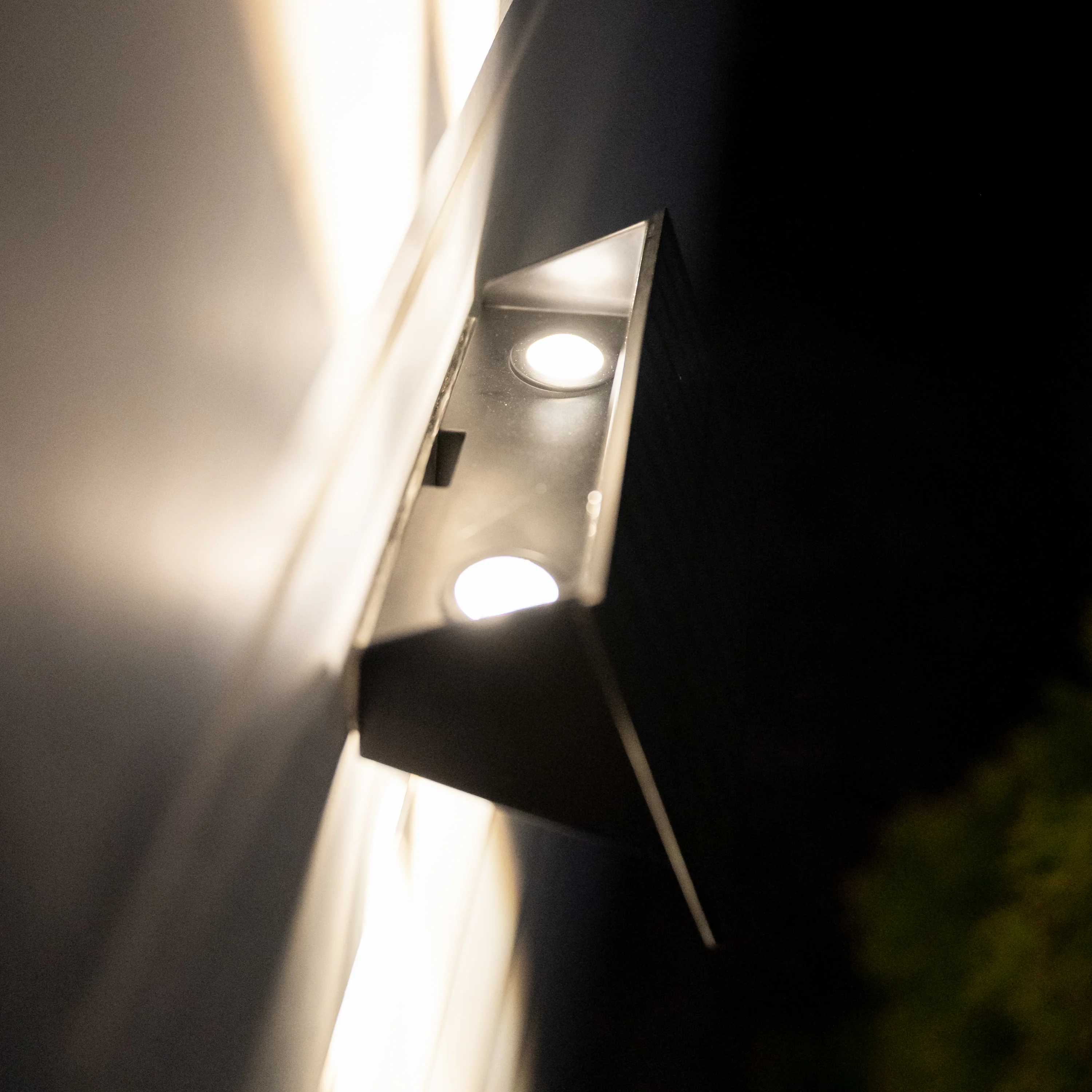 Solar Up & Down Wall Light | 4 LED | 2 Pack | Warm White | GALLERY - Image 7